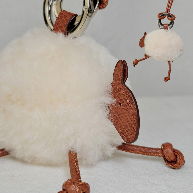 Real Lamb Wool Cute Little Sheep Pendant, Stitched with First-Layer Cowhide, Bag Pendant, Quality Decorative Plush Keychain, Trendy