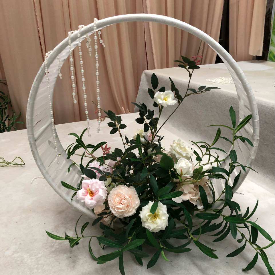 New wedding wedding wedding wedding ring circle iron props flower ring signed into circular ribbon ring