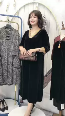 Middle-aged and elderly mother clothes plus fat increase 2021 autumn new fashion temperament wide wife with pocket velvet dress