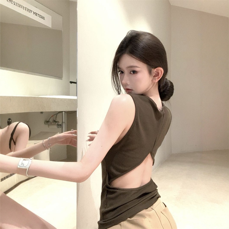 American-Style Hollow-Out Backless Tank Top for Women, Suitable for Outerwear in Summer, with a Trendy Design, Slim Fit, and Unique Sleeveless Top