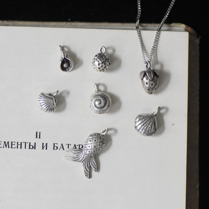 A selfie) by the Thai handmade silver pure silver DIY matching small flower fruit strawberry shell snail pendant SW01