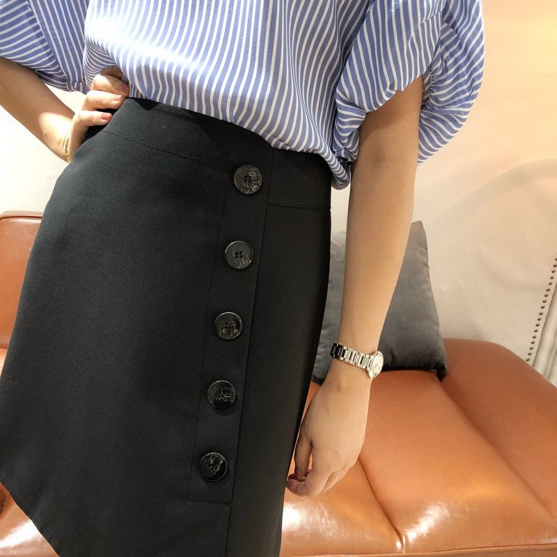 The wall strongly recommends American light luxury, versatile and leisurely multi-button A-type skirt, tall, straight and thin 0512C2