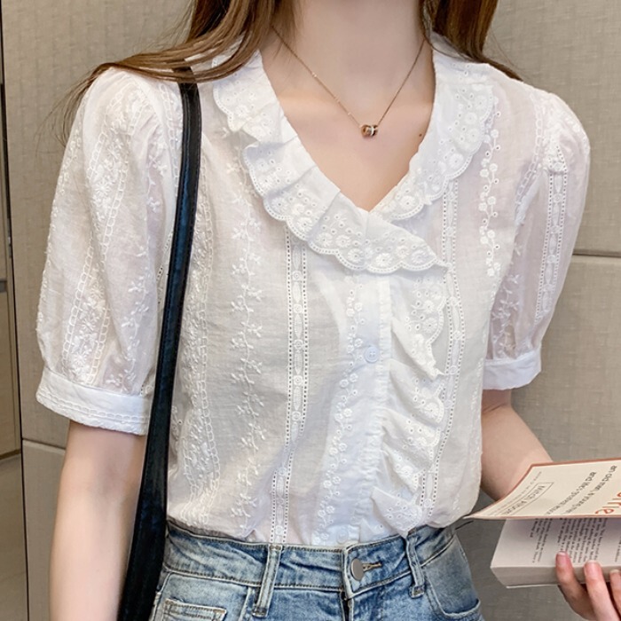 Fashionable White Short-Sleeved Shirt for Women, Summer 2025 New Style, Stylish V-Neck Top with Embroidery to Cover the Belly Fashionable White Short-Sleeved Shirt for Women, Summer 2025 New Style, Stylish V-Neck Top with Embroidery to Cover the Belly