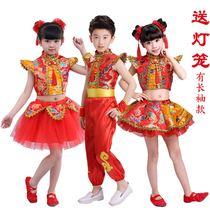 61 children said to sing Chinas red and drugbeat Festive Open Door Red Rice Sprouts Songs Serve the Taiping Daughter Drum Dance