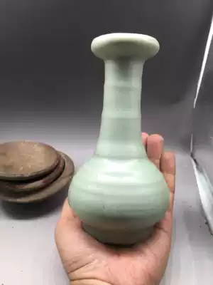 Southern Song Dynasty Longquan pink green string pattern bottle