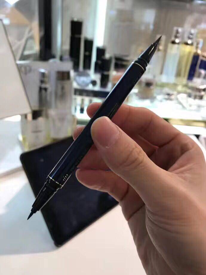 Spot Japan CPB double-headed liquid eyeliner pen skin key lasting waterproof sweat not dizzy eyeliner 0 8ml