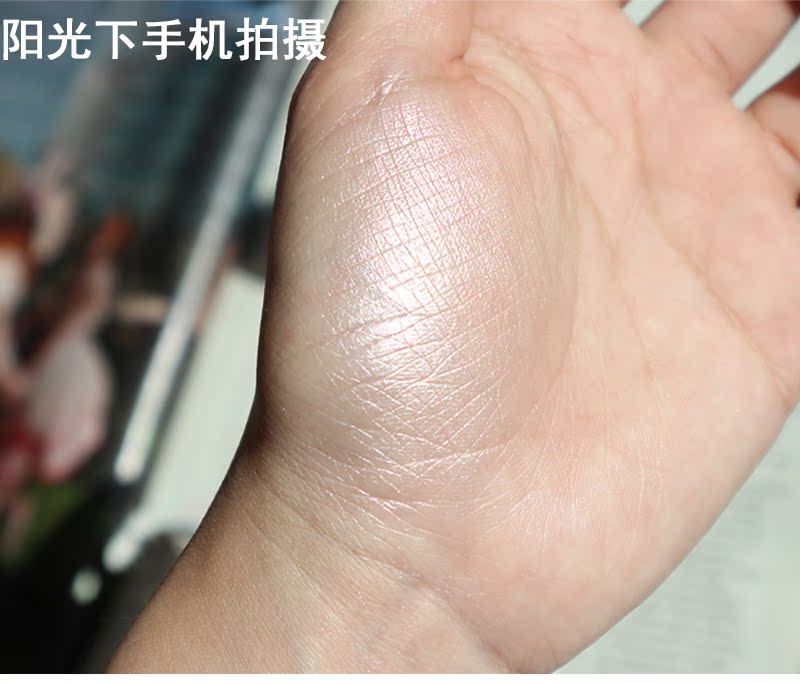 Phấn phủ Penny Gold Diamond có độ bóng cao, giảm béo cao cấp. phấn bắt sáng catrice