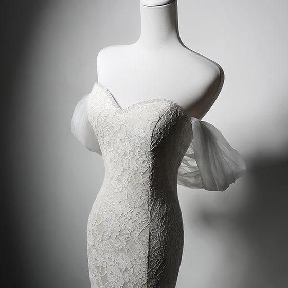 MISSQIAN 一字肩简约蕾丝鱼尾裙白色新娘结订婚敬酒服轻婚纱旅拍