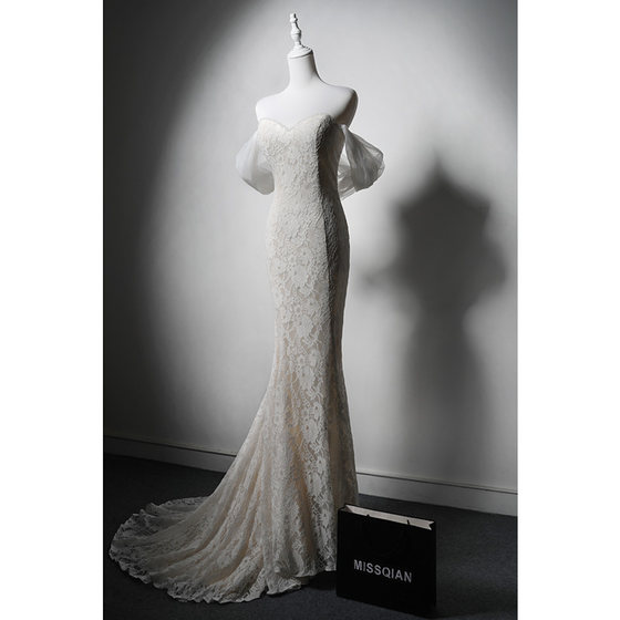 MISSQIAN 一字肩简约蕾丝鱼尾裙白色新娘结订婚敬酒服轻婚纱旅拍