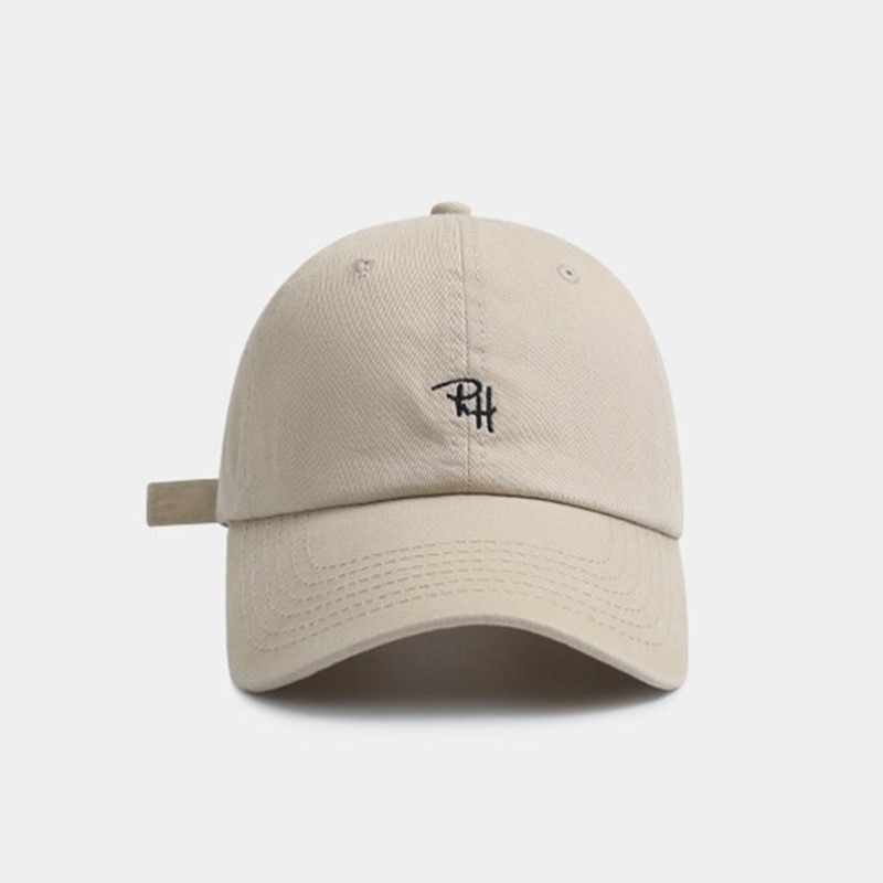 DILARA ROUJE x 克莱因联名：显脸小帽子里的时尚密码