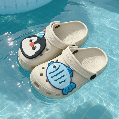 Cute Penguin and Fish Design Children's Clogs with Soft Non-Slip Soles for Boys and Girls, Parent-Child Beach Sandals for Summer — 1