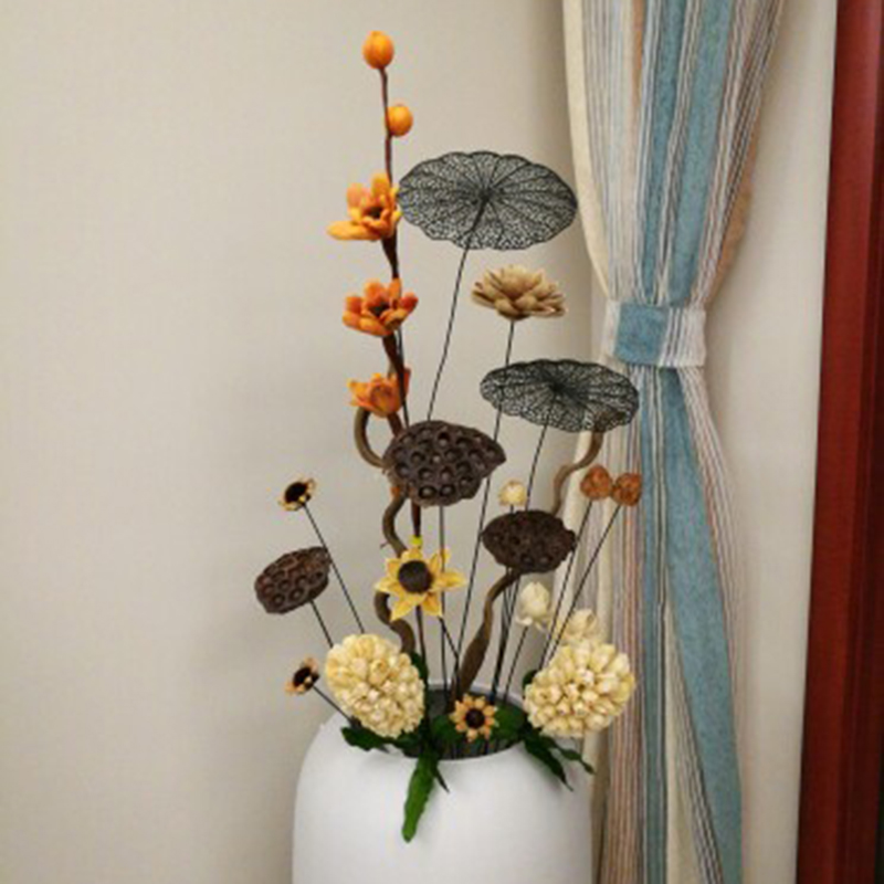 Ceramic vase landing, dried flowers, hand - made white vase in the generation of the sitting room the hotel villa large vase artical