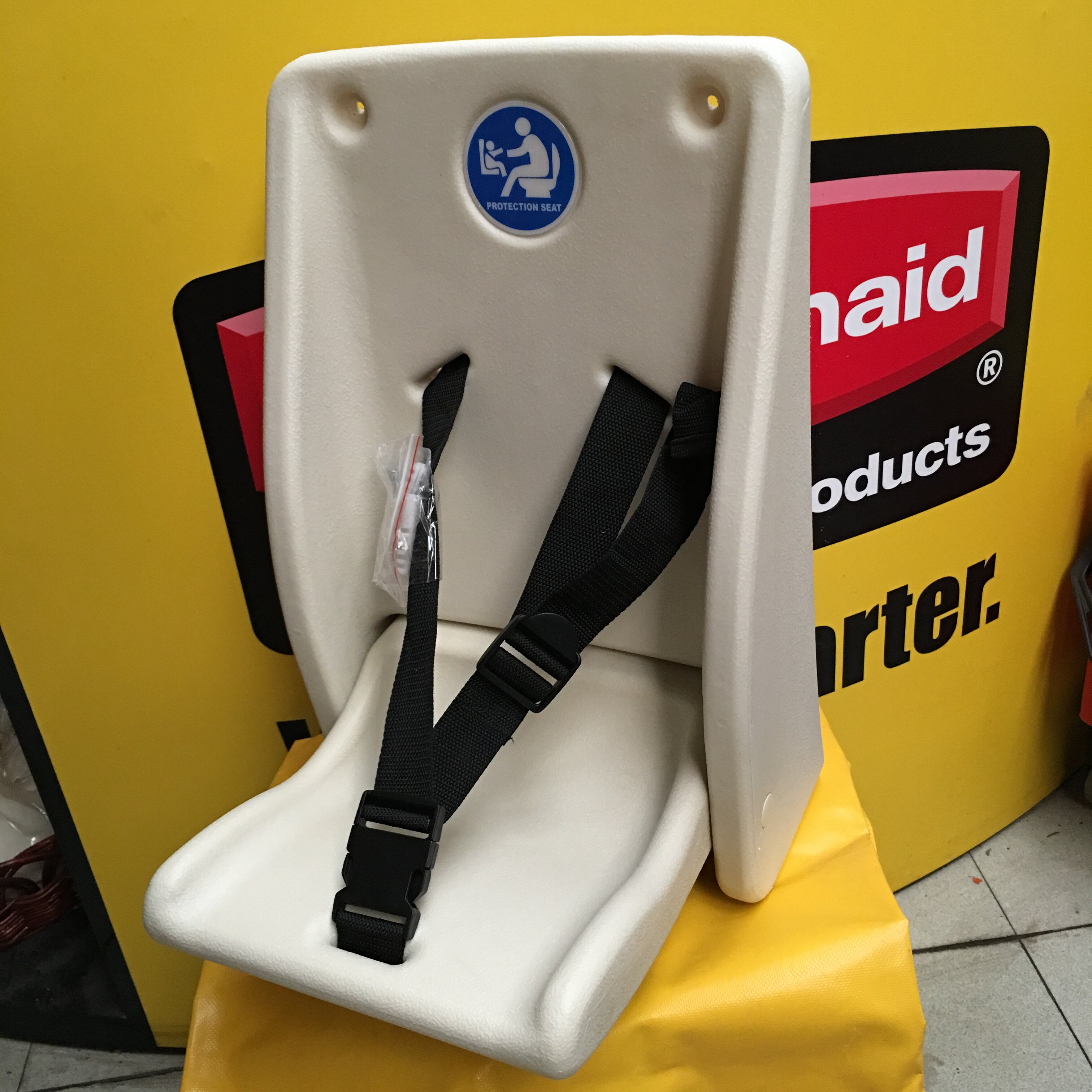 Child protection seat care dressing room with foldable