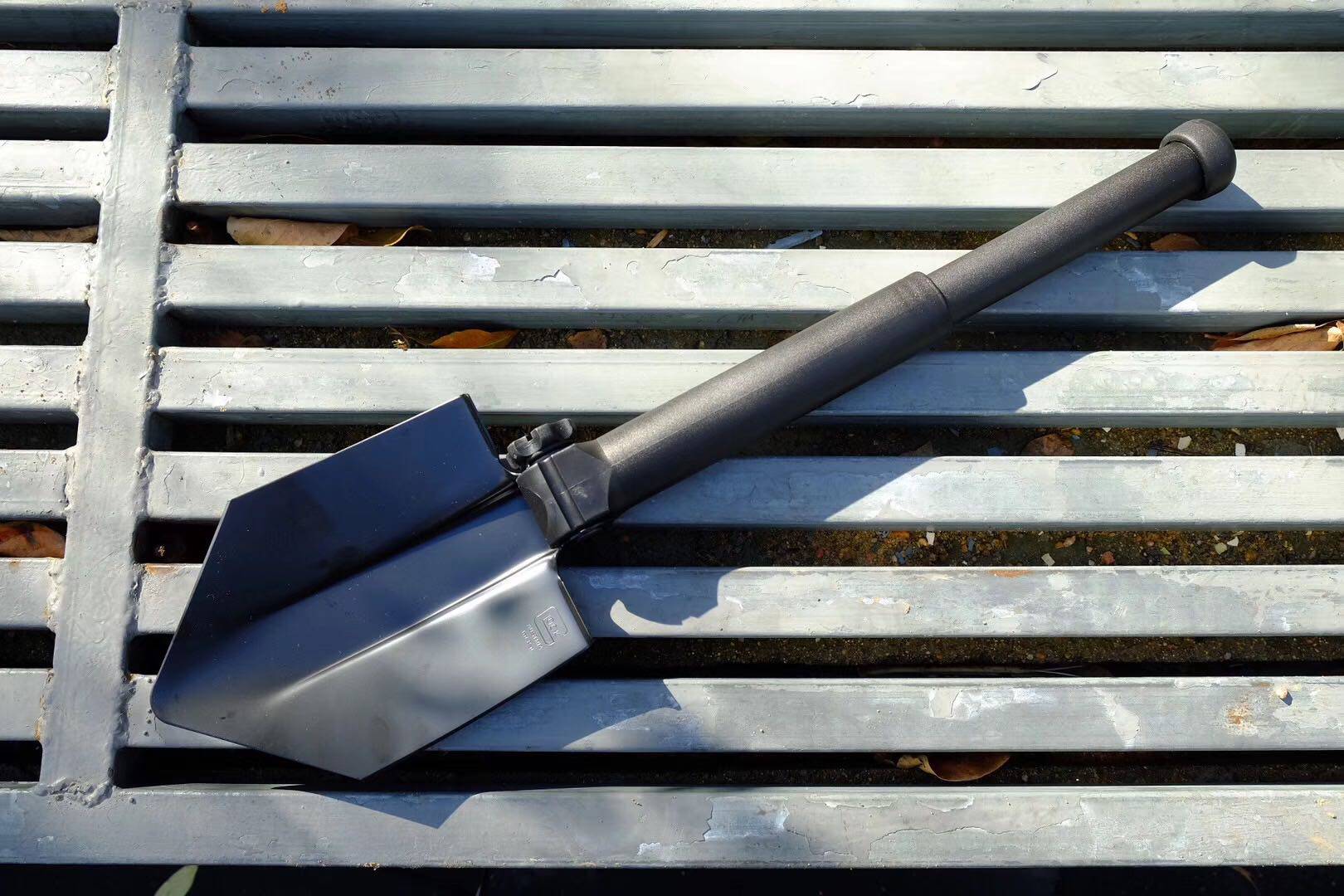 Glock GLOCK Engineers Shovel Shovel NATO's standard Punctuated Folding Shovel Multifunction Outdoor Austria