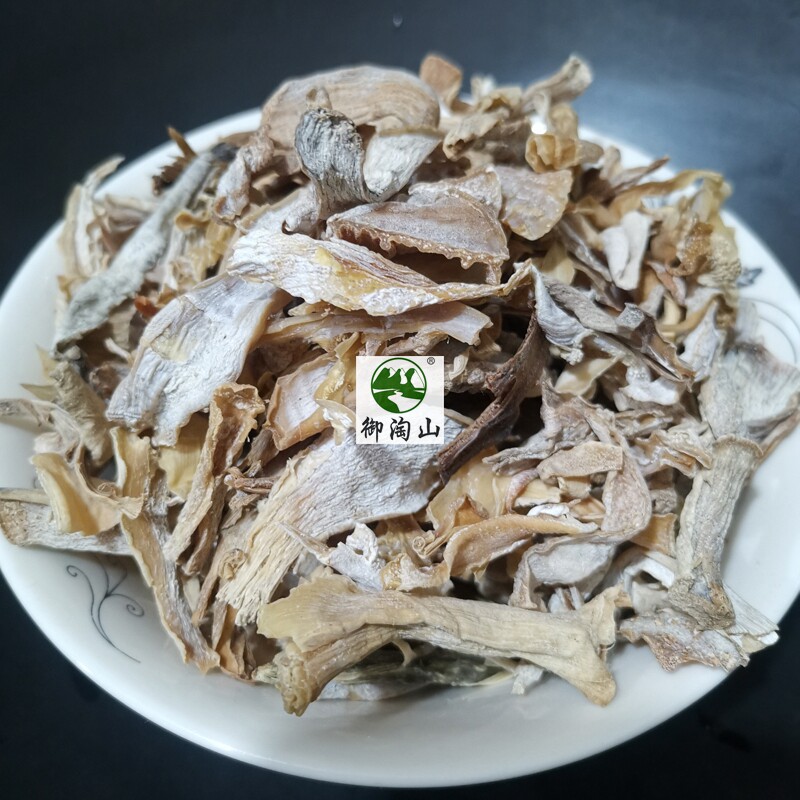 Processing of the mushrooms of the mushrooms and stalls of the stalls of the dumplings filled restaurant ingredients