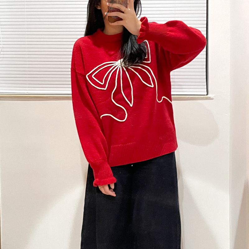 Retro Red Atmospheric Bow-Tie Loose Sweater with Lace Sleeves and Round Neck, a Lazy Style Top for New Year and Christmas