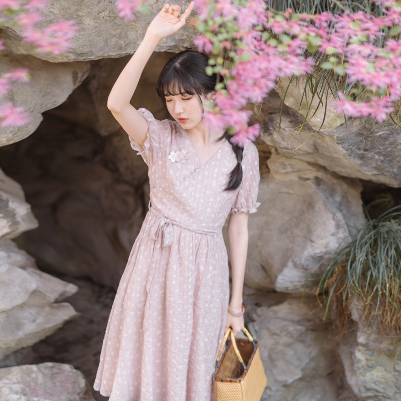 Sichuan Dei Time: Spring Break Summer New Crumbles With a Gentle Teenage Girl Bubble sleeves Long version of the dress