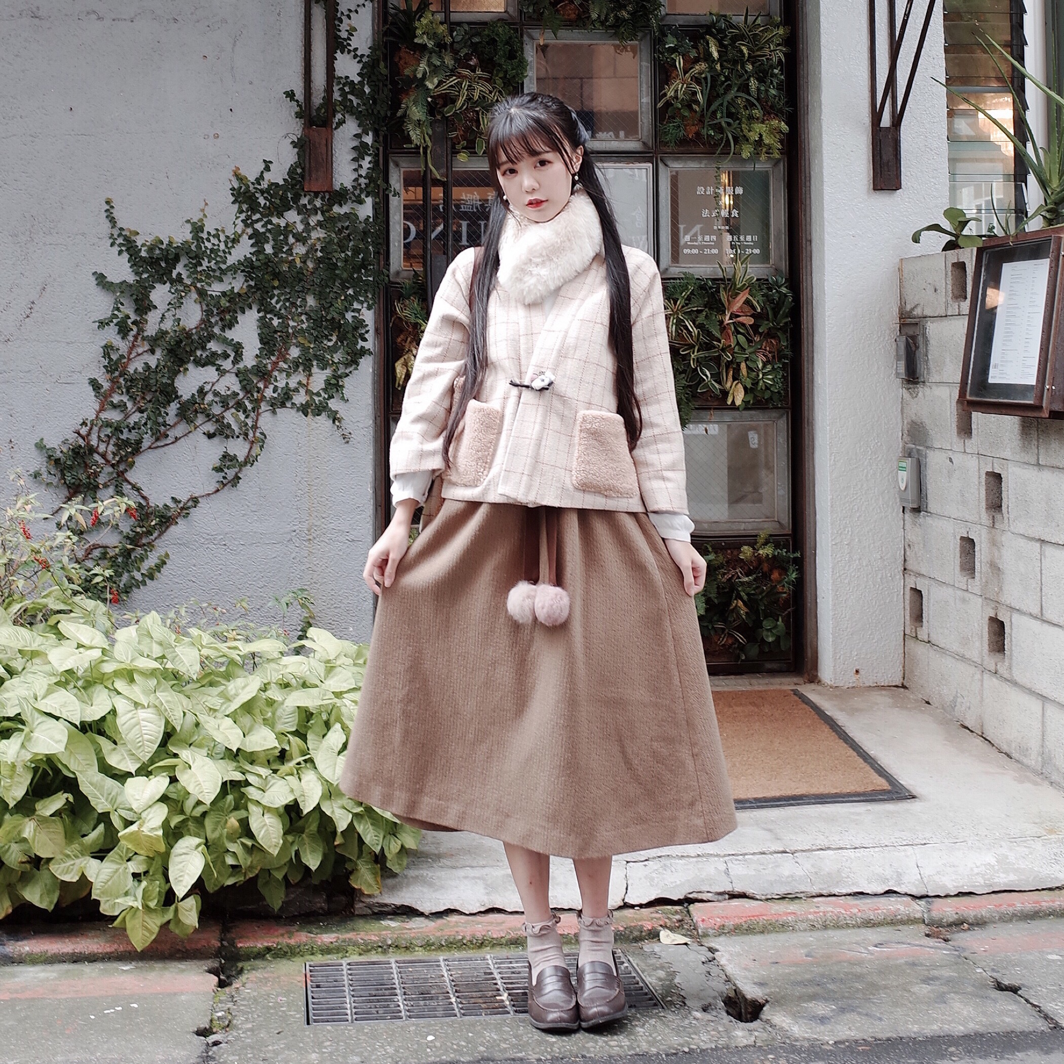 Chuandai Time: Taipei Milk Tea Original Design Literary Girl Plaid Coat Skirt Handbag