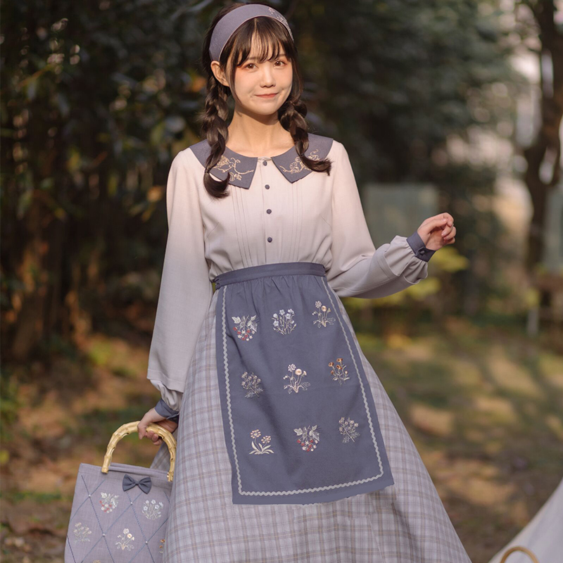Sichuan Dai time: Better Bird's Picnic Embroidery Splicing of the Yangtson Department's Long version of the suit skirt Three sets