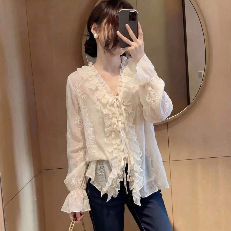 French-Style High-End V-Neck Lace Embroidered Shirt, Plus-Size Women's Clothing, Slimming, Light Luxury, Unique and Super Pretty Top
