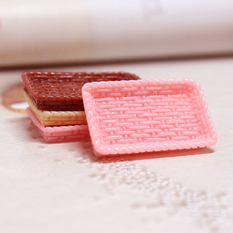 微缩世界的甜蜜摆件：仿真树脂藤盆甜品盘如何点缀模型屋