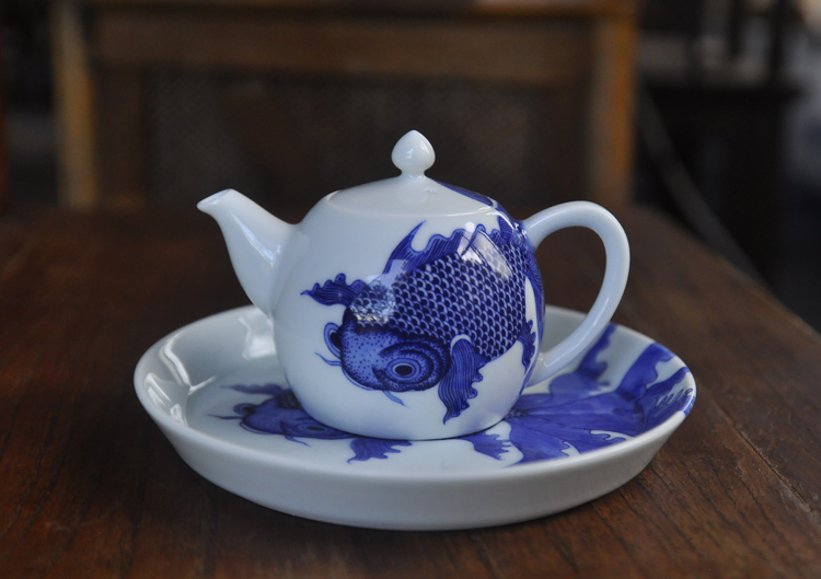 Offered home - cooked at flavour hand - made of gold, blue and white goldfish jingdezhen ceramic teapot tea filter teapot