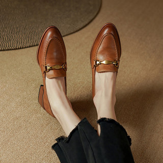 真皮英伦风尖头粗跟小皮鞋2026新款复古金属扣一脚蹬乐福鞋女单鞋