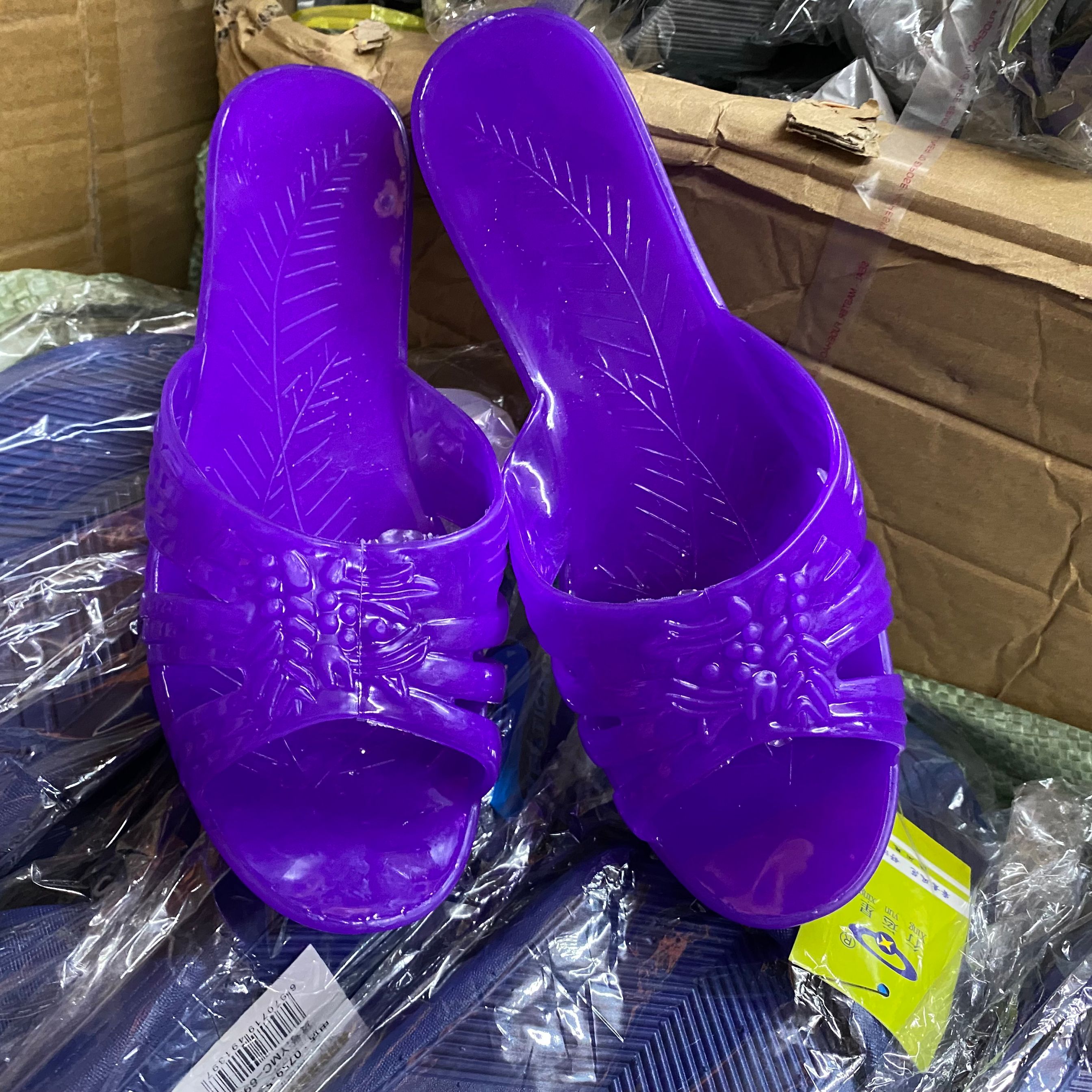 Original classic old style slippers on top 333 Yangtze River slippers big red flat crystal Grandmother's shoes
