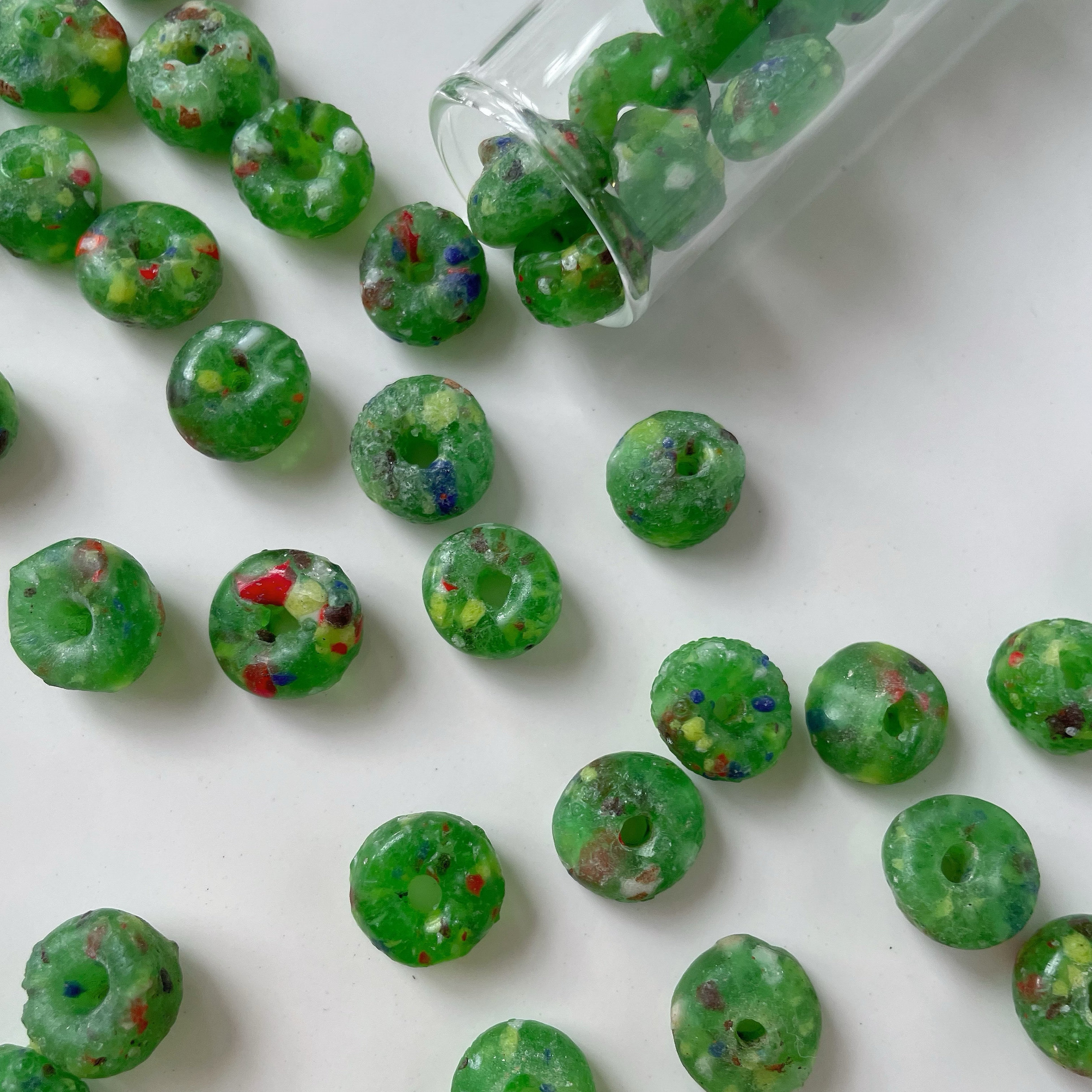 西非贸易珠手工艺术：12-13mm磨砂水波绿油画彩点串珠，让你的手工DIY作品瞬间提升档次！-琉璃-淘宝好物网, image size:2436x2436