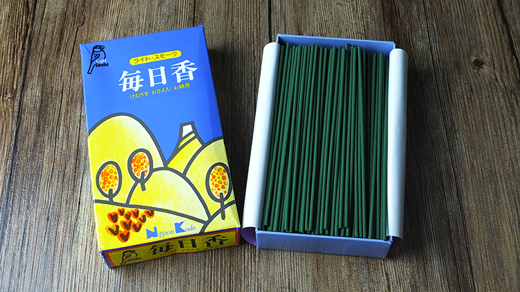 Nhật Bản Xiangtang [hương khói hàng ngày] hương nhang dịu dàng cỏ xanh nguyên bản cổ điển - Sản phẩm hương liệu trầm hương 108 hạt