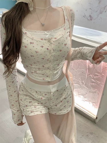 Базовые приятные телу трикотажные шорты, весенний комплект, квадратный вырез, эффект подтяжки, облегающий крой