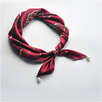 Delicately rolled-up vintage color Korean version of the dark wine red chain with diamond pearl pendant small square scarf neck scarf headband small silk scarf