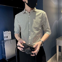 Простая рубашка в зеленую полоску