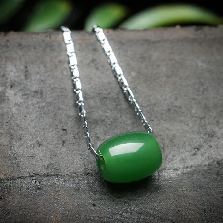 Natural Xinjiang and Tian Beyu Pendant Women and Tanyu Spinach Green Transport Pearl Necklace Road Pass Jade Pendant