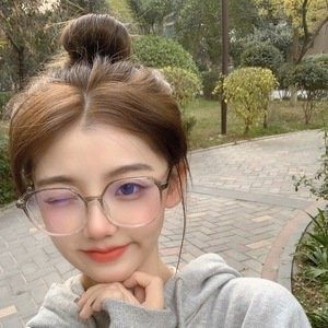 女朋友彩妆店1的LOGO