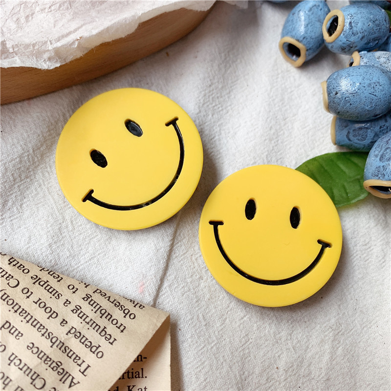 Korean Large Yellow Smiley Face Hair Clip, Stylish and Exaggerated, Cute and Fun Side Clip Hair Accessory for Girls