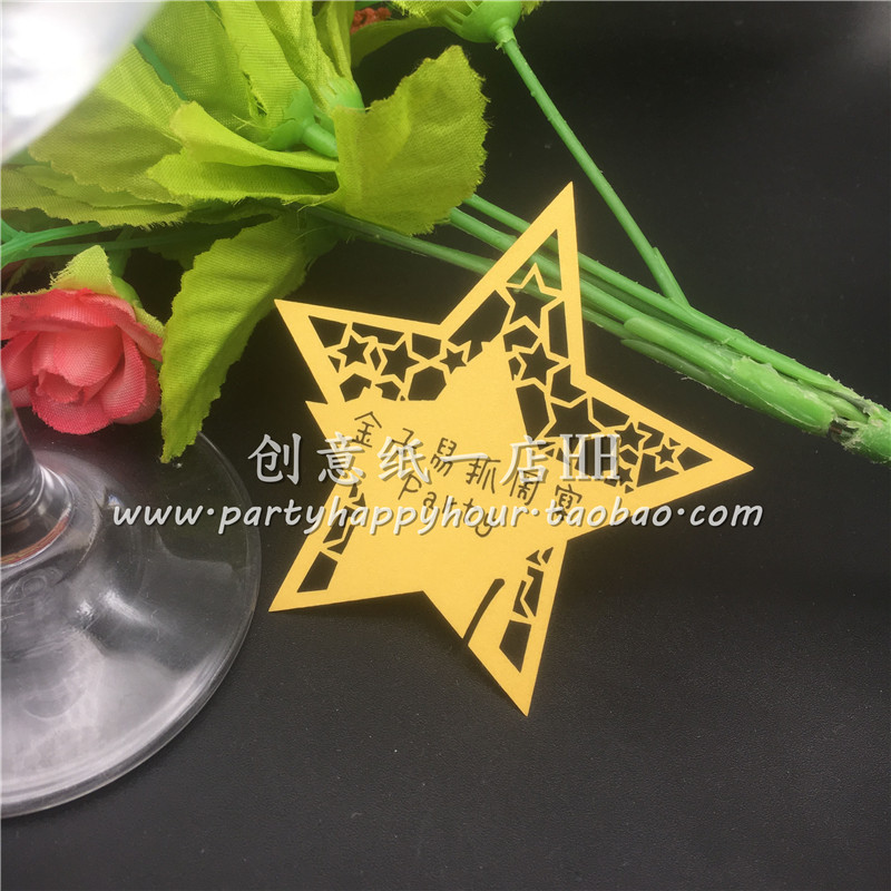 梦幻星空下的浪漫约定：婚礼桌卡如何点亮每一场宴会