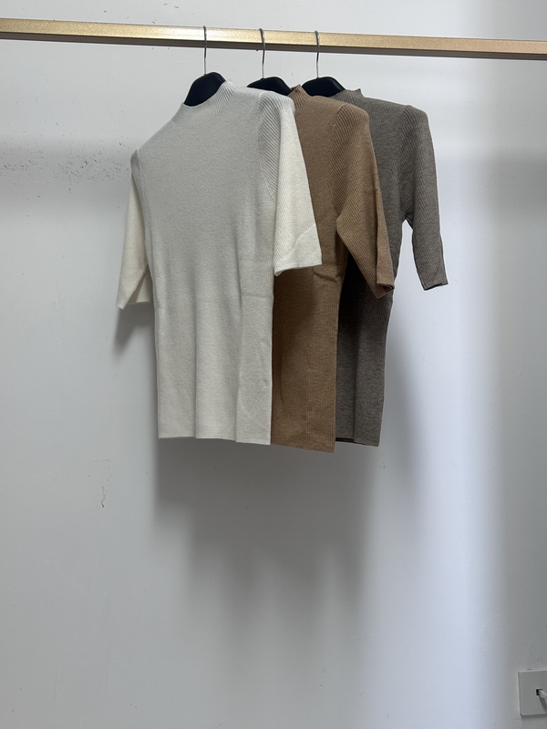 Craftsmanship Passed down through Generations! Italian Workshop Yarn, Limited Edition, Half-High Collar, Ribbed Stretch Cashmere Base Layer Shirt 203