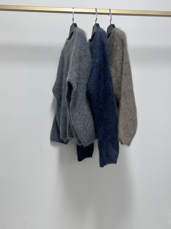 Buy Now! a Limited Quantity of High-End, Premium Quality, Thickened Cashmere Fleece Crew Neck Knitwear for Warmth and Protection Against the Cold
