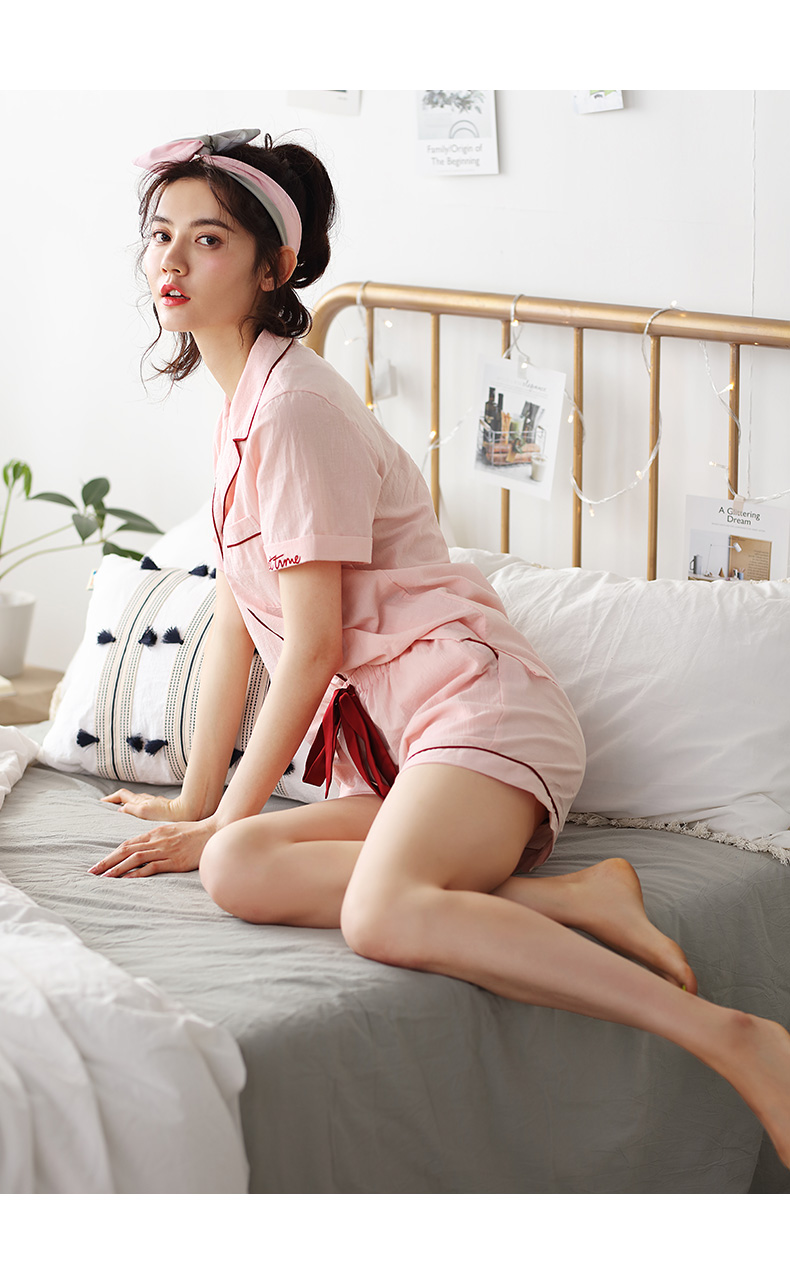 Nedia phiên bản Hàn Quốc của bộ đồ ngủ mới dành cho nữ mùa hè cotton ngắn tay ngắn cardigan thời trang thêu chữ dịch vụ nhà phù hợp - Bộ Pajama pijama đôi