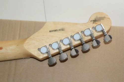 Профессиональная электрогитара ST с двойным шейкером, модель чисто белого цвета с 22 ладами, накладка грифа в виде пятиконечной звезды может быть настроена по индивидуальному заказу.