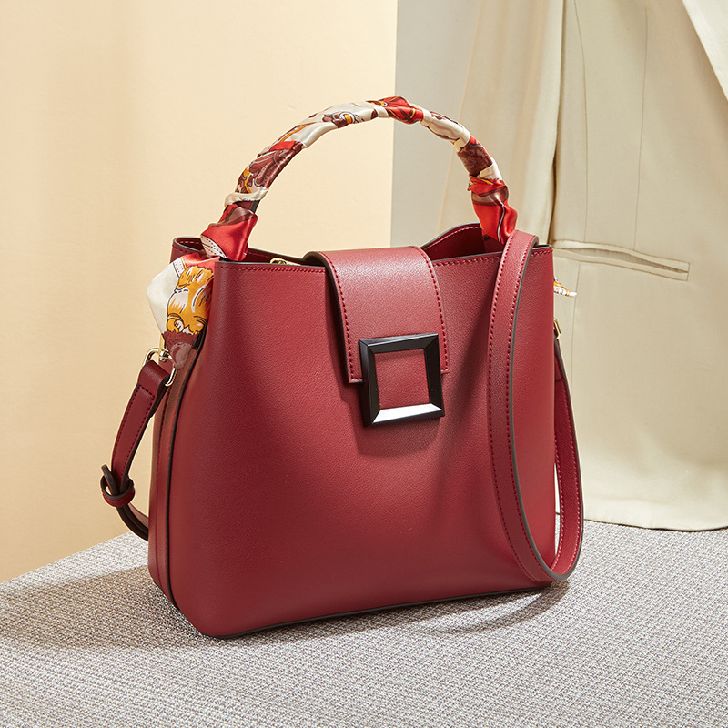 Shanghai warehouse spot Qingpu Ottles discount official Net Withdrawal Teller for OleShop Ladies in large capacity Inclined Satchel Bag