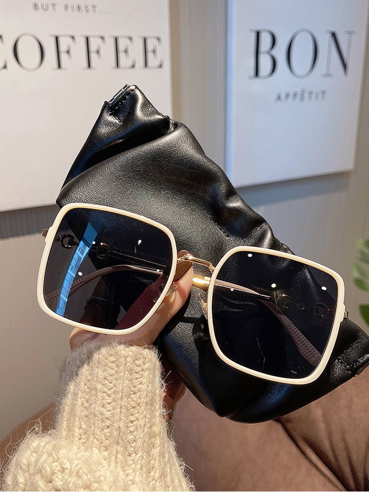 Cula Kinel Korea Fashion new square white sunglasses female damp sun sunscreen sunscreen big frame-Taobao