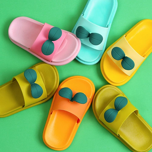 Детские нескользящие слайдеры, летние мультяшные милые тапочки подходит для мужчин и женщин, мягкая подошва