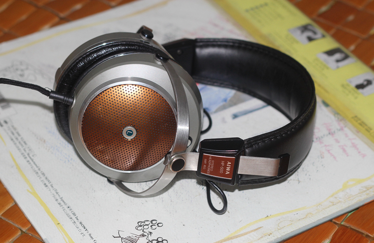 Retro Classic Headphones] Aihua AIWA HP-500 Classic Flat Headphones Static Magnetic Technology Palace