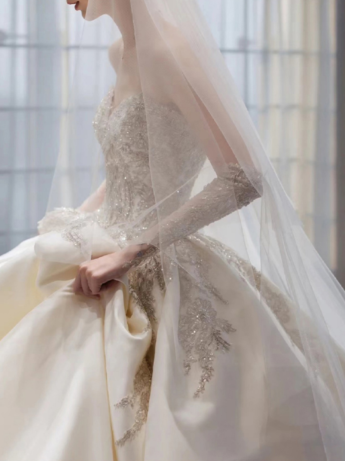 Tube top 2024 new bride wedding dress satin main veil small temperament, simple heavy work luxury high -level sense Tube top 2024 new bride wedding dress satin main veil small temperament, simple heavy work luxury high -level sense