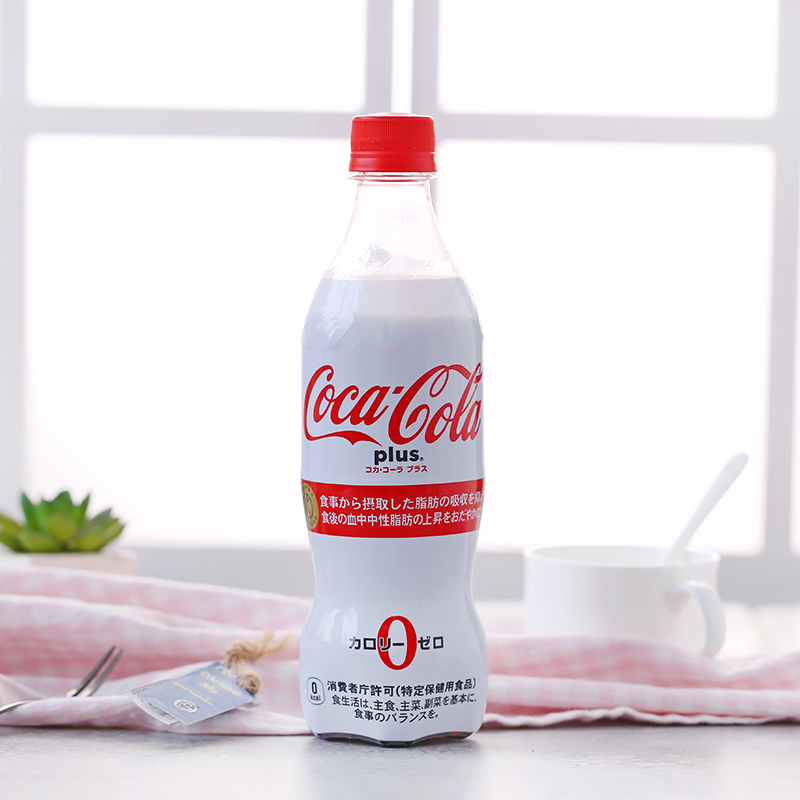 газированный напиток coca cola plus 320мл (24) вьетнам. вода черноголовка 0. "дай 5 "дюшес", сильногазированный. лимонад сладинка барбарис 1,25л пэт. дай пять напиток.