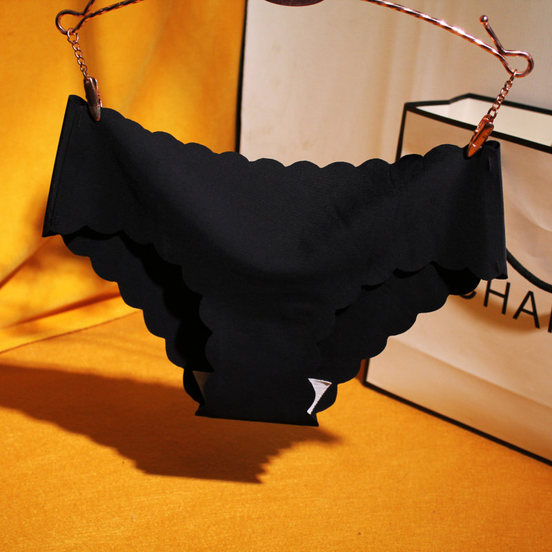 (Skin-friendly ice silk) light and seamless breathable and comfortable underwear women's Japanese and Korean lace sexy temptation briefs women's models