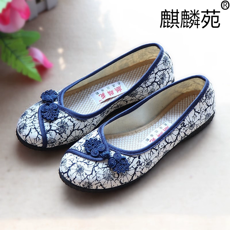 Giày vải Bắc Kinh cũ của phụ nữ giày đế thấp nông miệng quốc gia khóa mềm dưới cùng trung niên và giày mẹ già hoa thoáng khí mùa xuân và mùa hè - Giày cắt thấp
