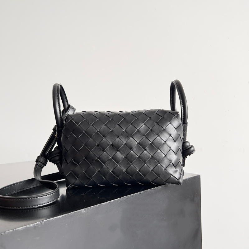 Casual and Lightweight Woven Loop Camera Bag, Women's Shoulder Crossbody Bag, Hand-Held Handbag, Mini Armpit Bag